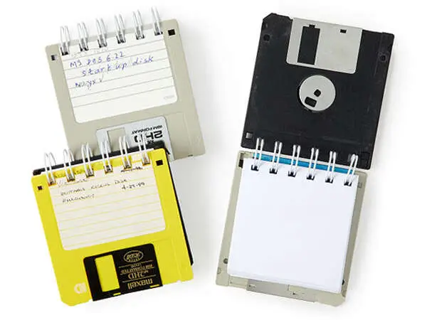 Upcycled-Floppy-Disk-Notebooks