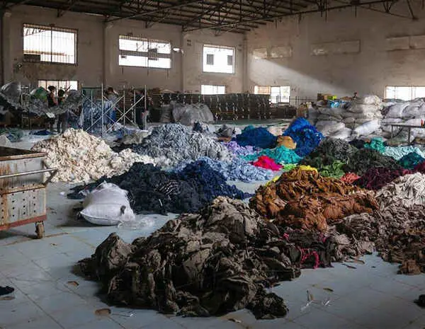 Textile-Waste-By-Fast-Fashion